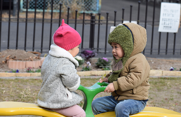 上杉杜の公園での活動の様子写真を紹介しています
